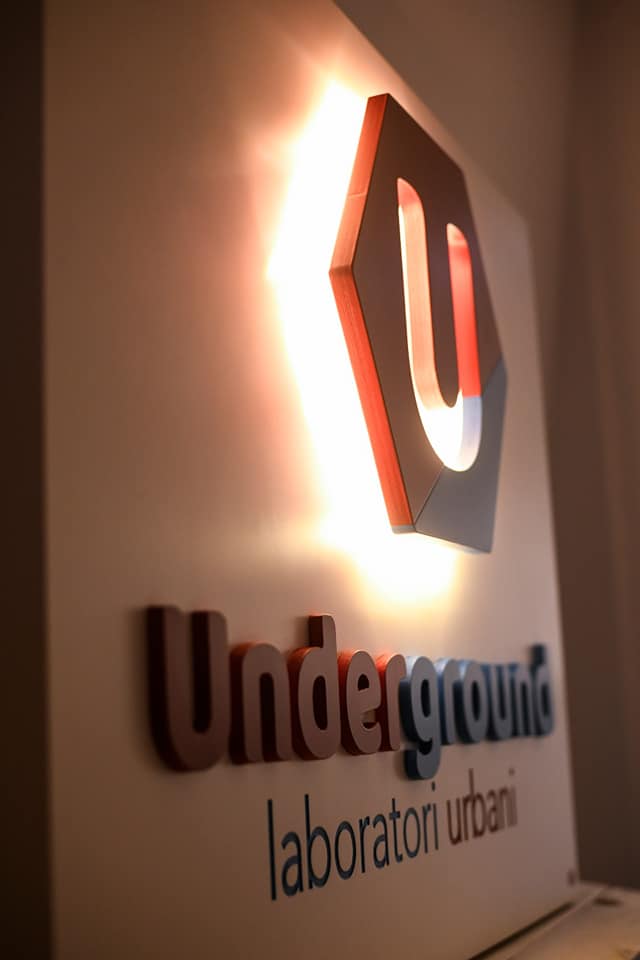L’insegna di Underground Laboratori Urbani a Villa Carmine